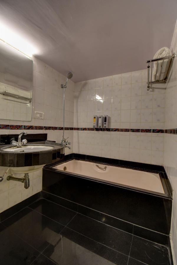 Elite Hotel Lonavala Ngoại thất bức ảnh