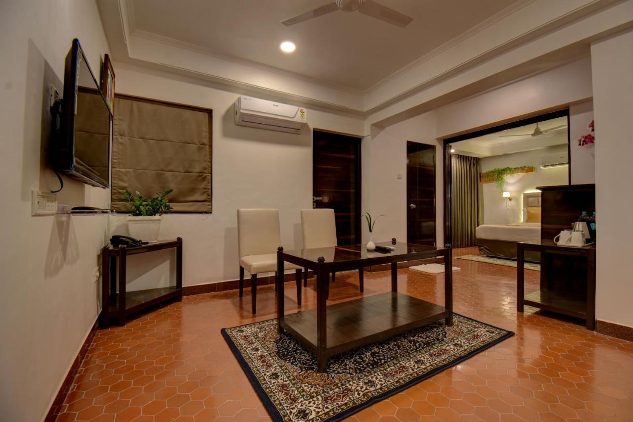 Elite Hotel Lonavala Ngoại thất bức ảnh