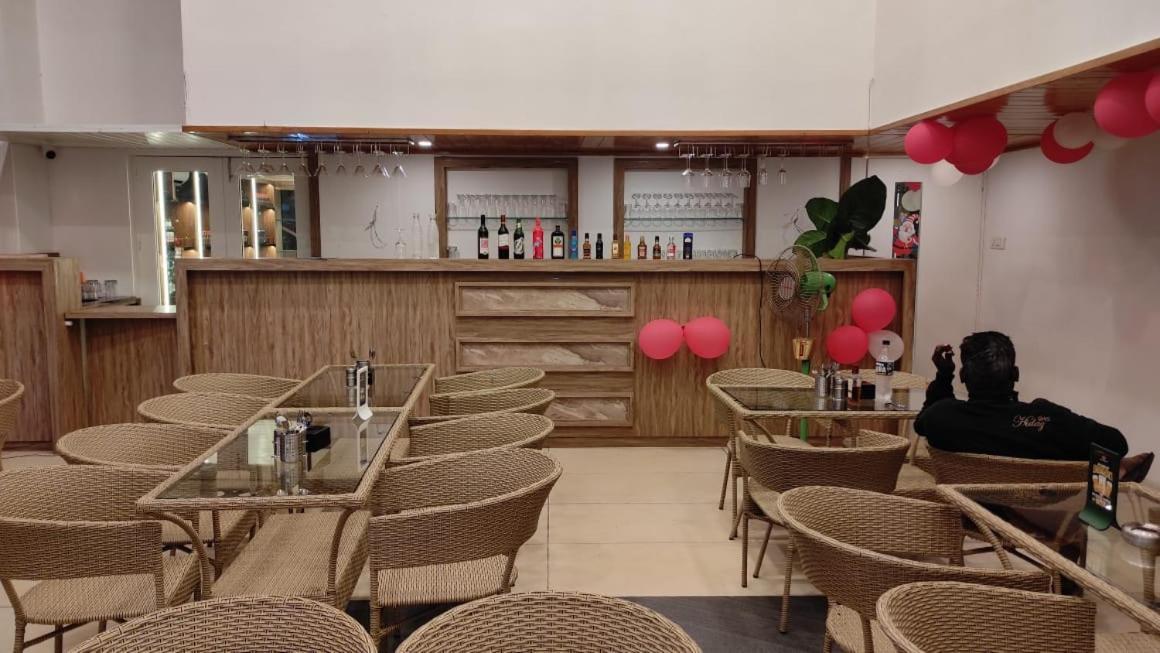 Elite Hotel Lonavala Ngoại thất bức ảnh
